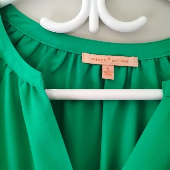 2/$20 Gibson Latimer peplum green top size S - Picture 2 of 6